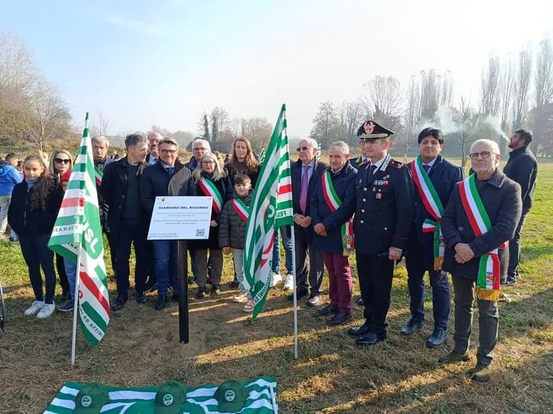 BRANDIZZO - Inaugurato il «Giardino del ricordo» in memoria delle cinque vittime della strage ferroviaria - FOTO