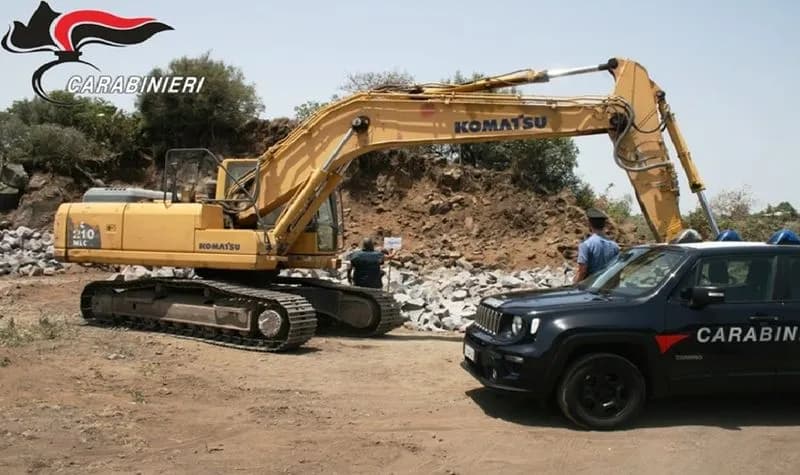 CALUSO - Sgomberato l'ex capannone industriale occupato dai profughi: intervento dei carabinieri