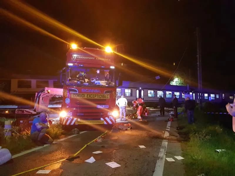 DISASTRO FERROVIARIO DI CALUSO - Treno contro trasporto eccezionale: una condanna e un'assoluzione per l'incidente mortale - FOTO e VIDEO