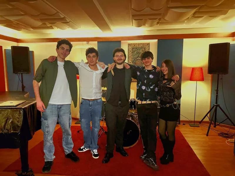 CALUSO - Dai banchi dell'Istituto Martinetti a Sanremo: i Frisian sul palco del teatro Ariston - FOTO