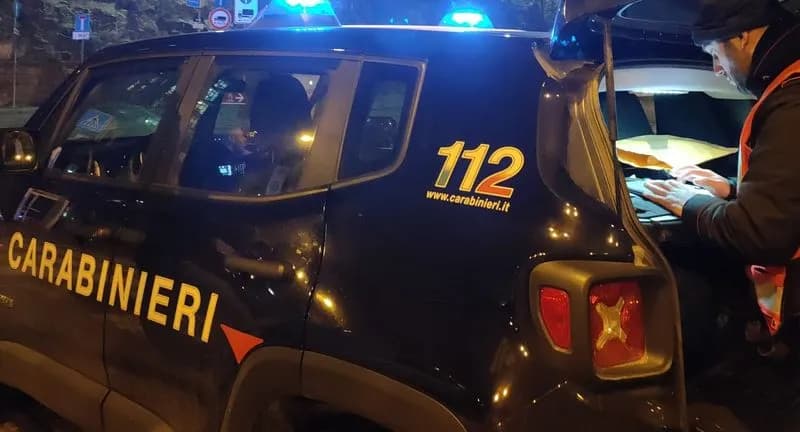 CALUSO - Gazzarra in piazza per un apprezzamento di troppo a una ragazza: tre denunciati