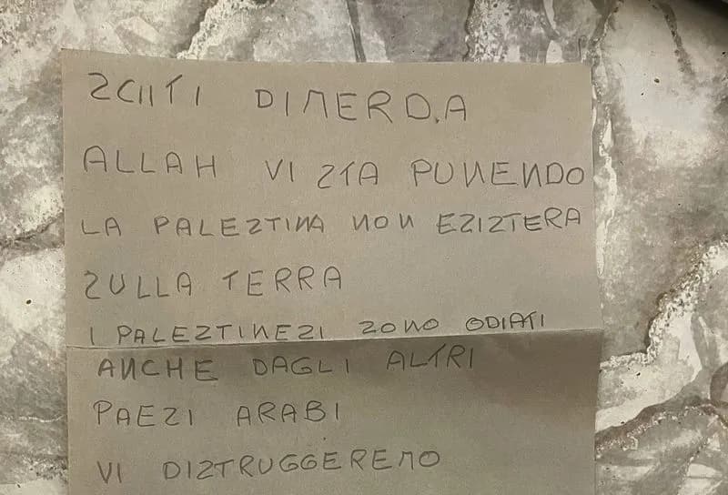 CANDIA CANAVESE - Espongono la bandiera della Palestina e vengono minacciati con una lettera anonima