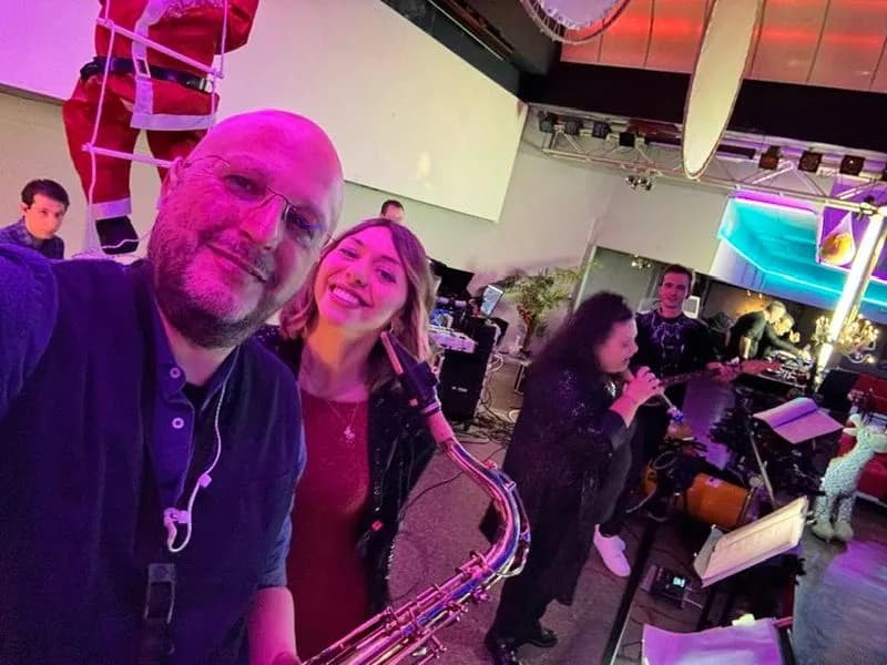 QC LIVE - Mezz'ora con la scatenata band dei Disco Machine e la cantante Giorgia Giorgis - VIDEO