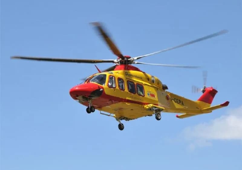 CASCINETTE D'IVREA - Colpito al volto dal calcio di un cavallo: 55enne elitrasportato in ospedale a Torino