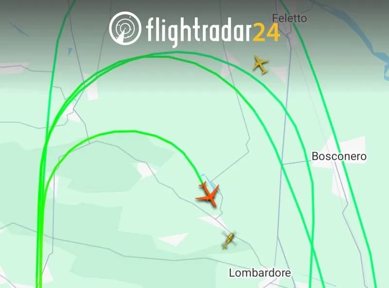 CASELLE - Aereo militare in volo sui cieli del Canavese per tutta la mattinata