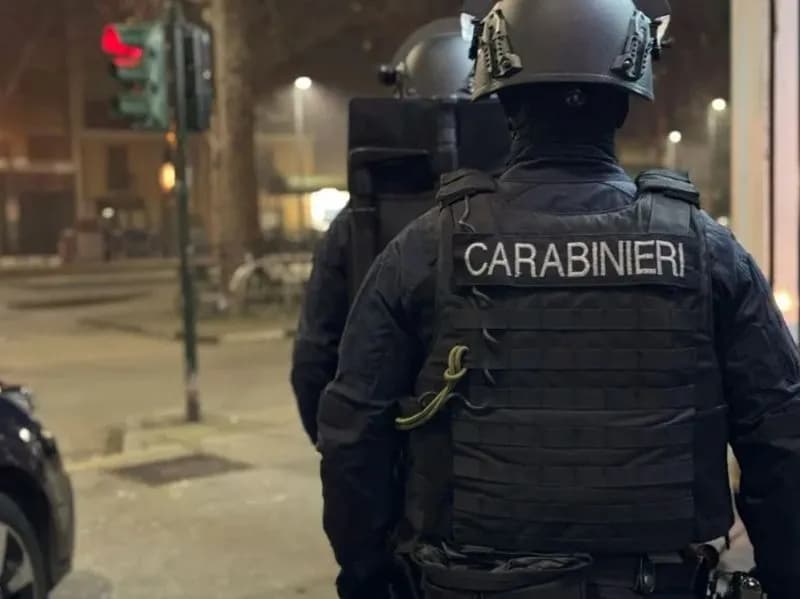 CASELLE - Spaccio di droga e cellulari in carcere a Torino, perquisizioni dei carabinieri in città - VIDEO