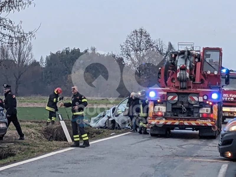INCIDENTE MORTALE - Auto nel canale tra Caselle e Mappano, niente da fare per l'automobilista al volante - FOTO