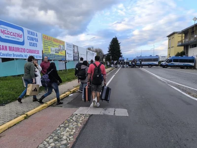 CASELLE - Alla fine niente blocco dell'aeroporto da parte dei Pro Pal: la politica condanna gli episodi di violenza