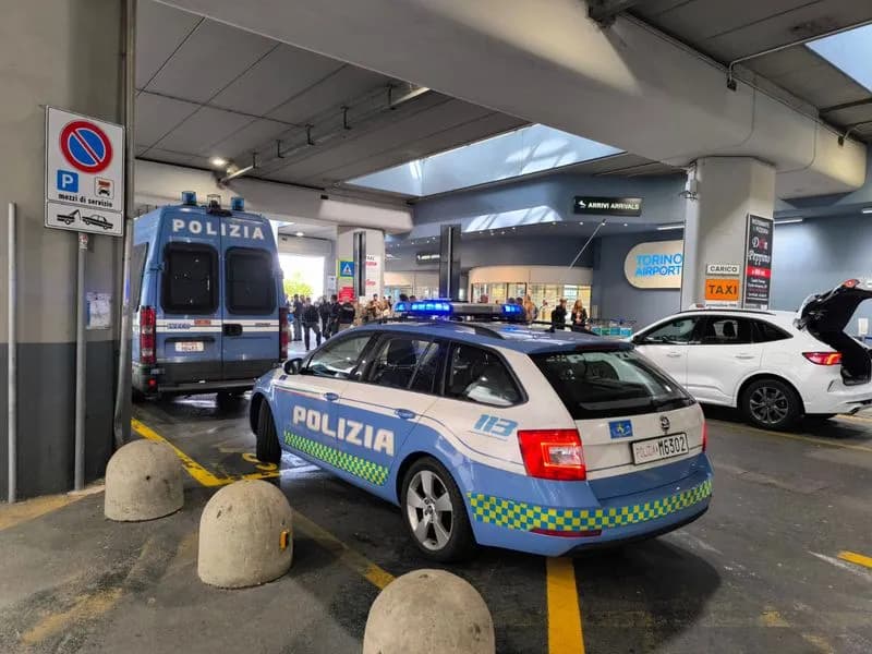CASELLE - Traffico di cocaina e hashish, latitante arrestato dalla squadra mobile in aeroporto