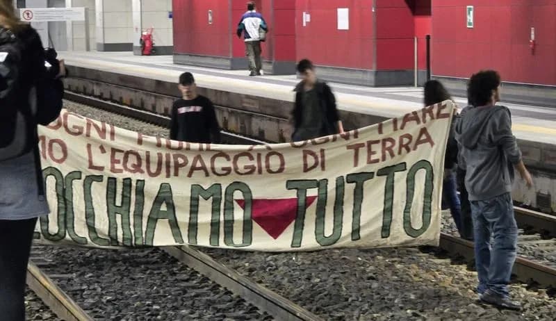 CASELLE - I «Pro Pal» vorrebbero bloccare l'aeroporto: oggi pomeriggio la manifestazione