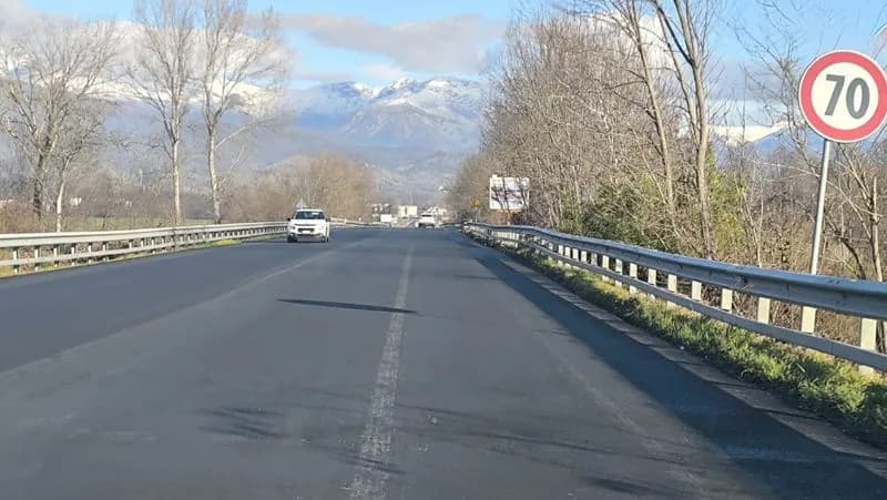 CASTELLAMONTE - Pedemontana, asfalto ok ma manca la segnaletica orizzontale - FOTO