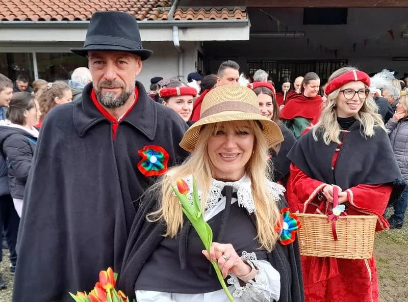 CASTELLAMONTE - Il carnevale di Campo più forte della pioggia: Monica e Andrea sono i Bei Campareij - FOTO e VIDEO
