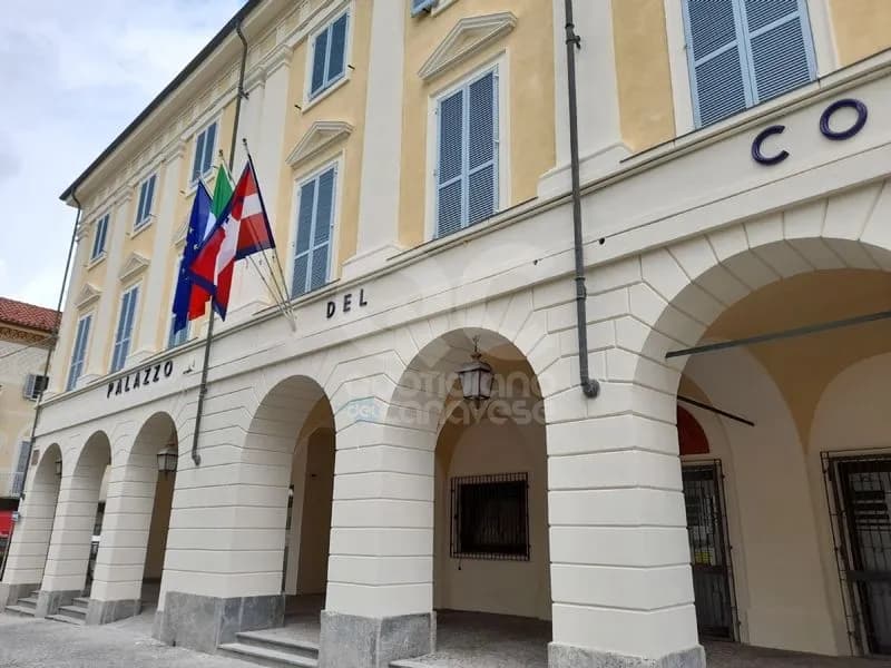 CASTELLAMONTE - Chiuso lo sportello della banca di Novara, il sindaco: «E' una vergogna. Neanche ci hanno avvisato»