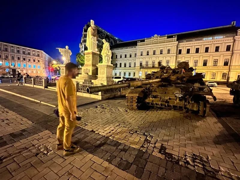 CASTELLAMONTE - Una notte a Kiev bombardata dai droni: il viaggio per la pace del consigliere Damiano Goglio - FOTO