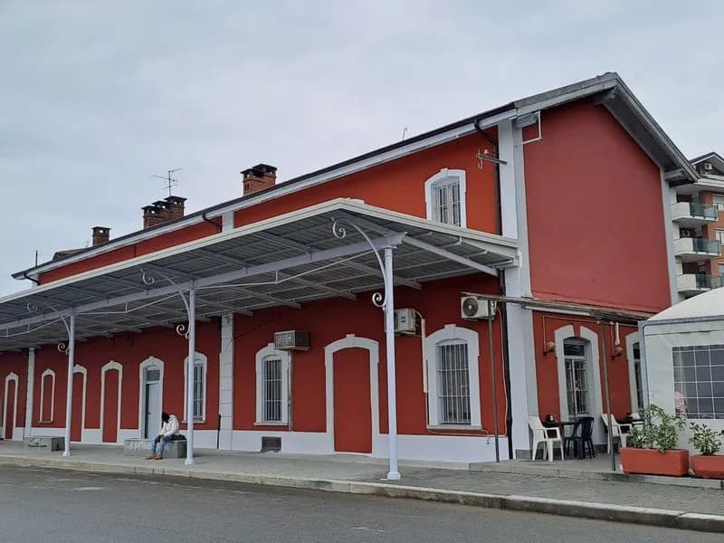 CASTELLAMONTE - Nuovo look per l'ex stazione: completati i lavori di rifacimento degli esterni - FOTO