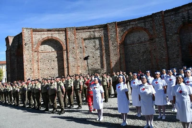 CASTELLAMONTE - Rotonda Antonelliana al completo per il giuramento del Corpo militare volontario della Cri - FOTO