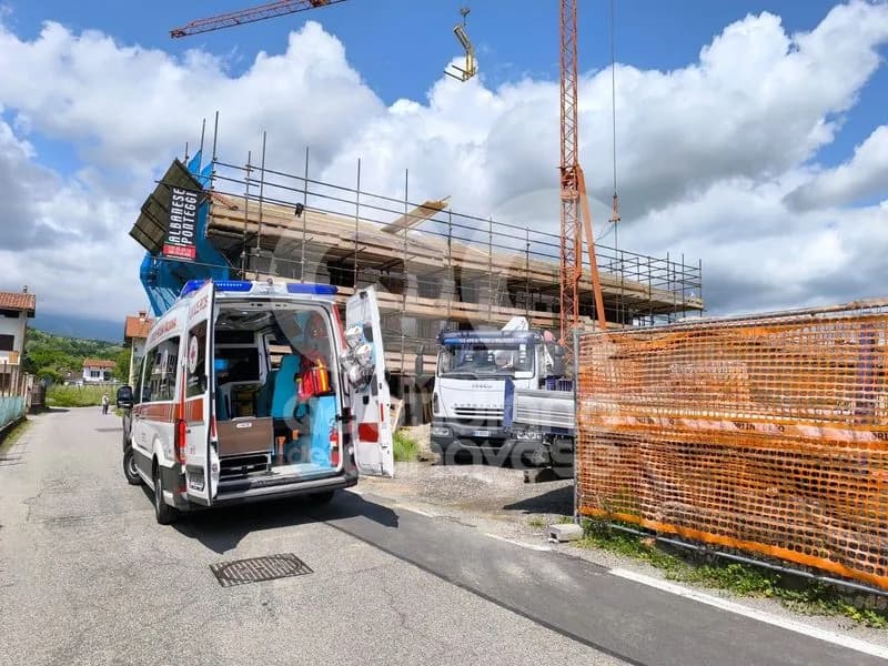 CASTELLAMONTE - Incidente sul lavoro a Spineto: operaio elitrasportato al Cto di Torino - FOTO e VIDEO
