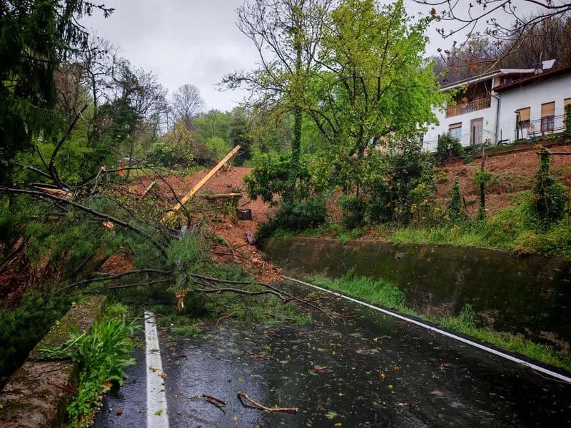 MALTEMPO IN CANAVESE - Cinque famiglie evacuate dalle frazioni di Castellamonte - FOTO