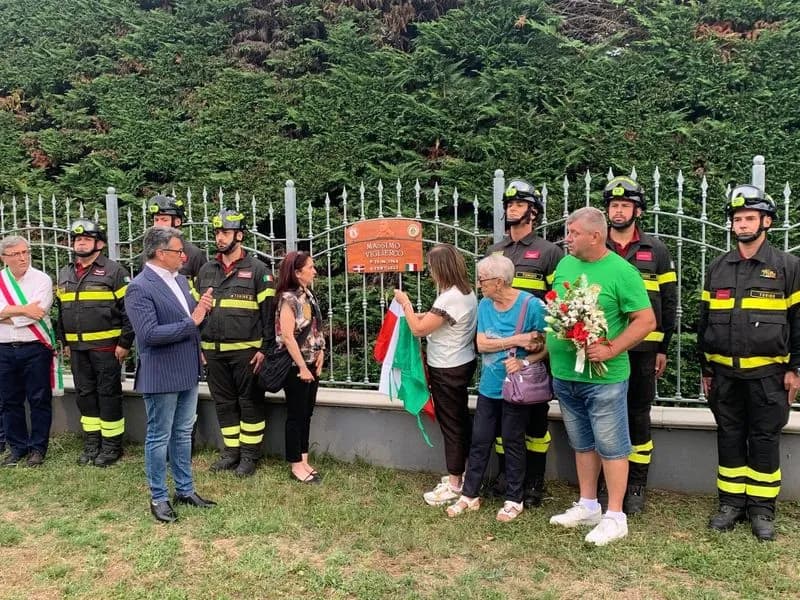 CASTELLAMONTE - Una targa per ricordare il vigile del fuoco Massimo Viglierco - FOTO e VIDEO
