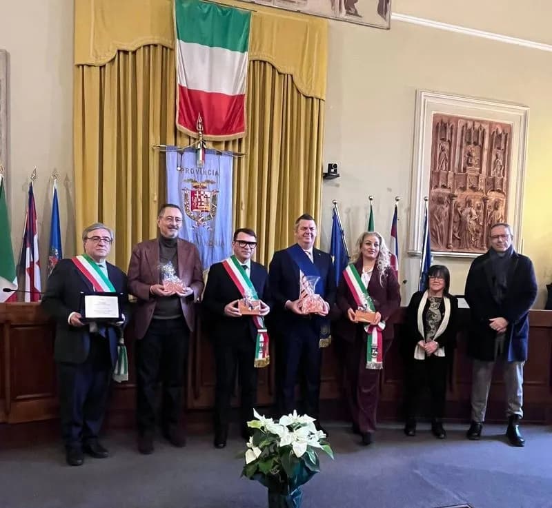 CASTELLAMONTE - «Interprete e custode dei valori civili e delle tradizioni lucane»: premiato il sindaco Pasquale Mazza
