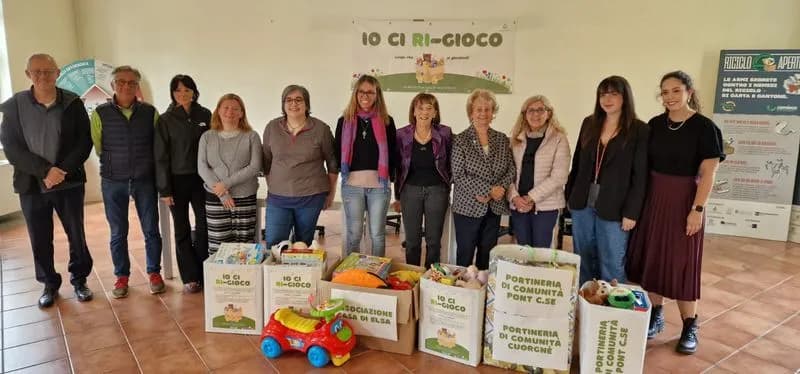 CASTELLAMONTE - Così i giocattoli usati tornano a far sorridere i bambini in difficoltà - FOTO