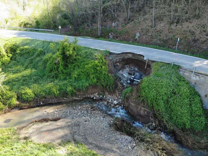 CASTELLAMONTE - Strada crollata per il maltempo, riapre la provinciale 59 di Castelnuovo Nigra - FOTO
