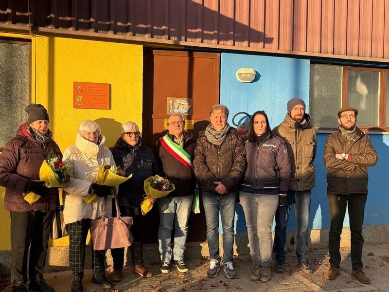 CASTELLAMONTE - Una targa in ricordo di Roberto Cogliati, il «Presidentissimo» della squadra di calcio