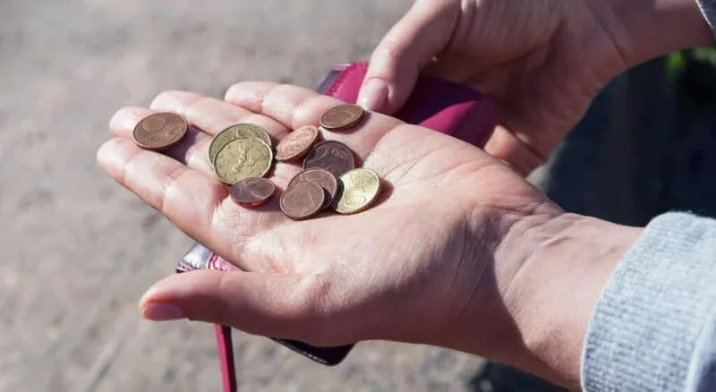 CASTELLAMONTE - «Scusi, mi può cambiare questi soldi?», ma è una truffa: anziani nel mirino