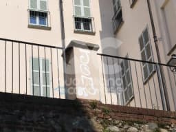 CASTELLAMONTE - Scritte con la vernice spray anche a palazzo Botton: cresce la rabbia dei cittadini - FOTO