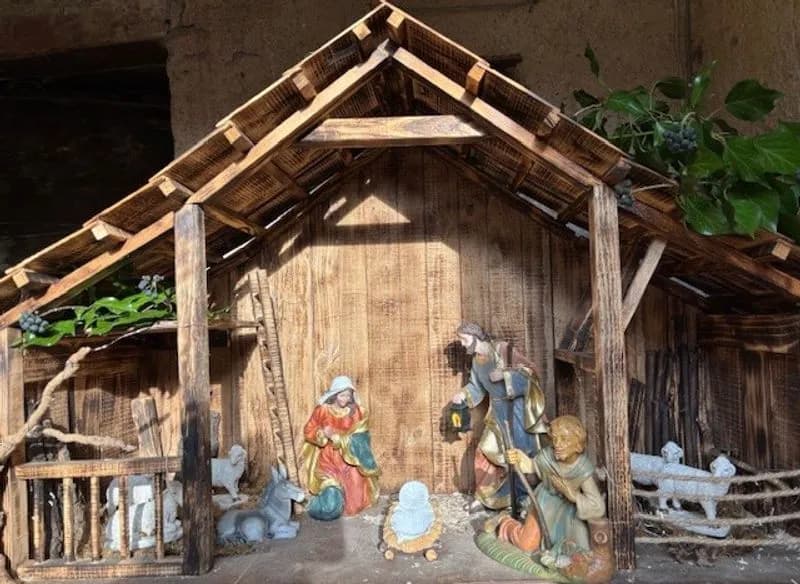 CASTELNUOVO NIGRA - Ladri senza rispetto in azione: rubati sei Gesù bambino dei presepi in esposizione - FOTO