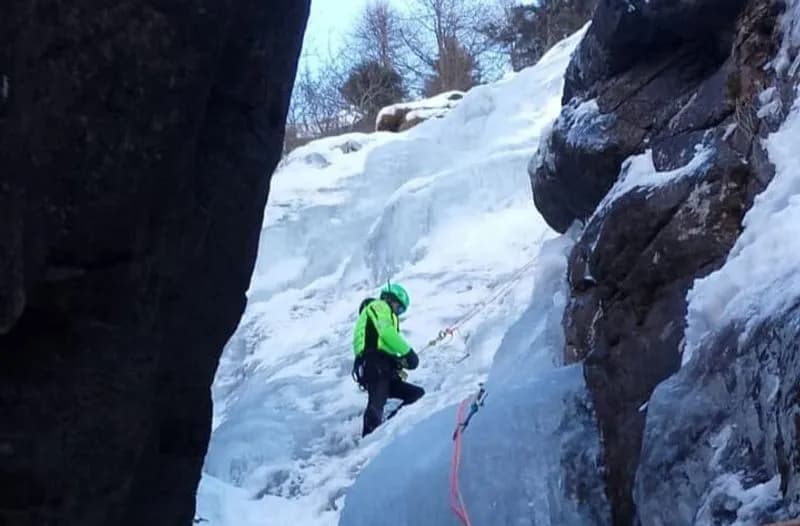 CERESOLE REALE - Scalatrice bloccata sulla cascata di ghiaccio Bellagarda: salvata dal Soccorso Alpino