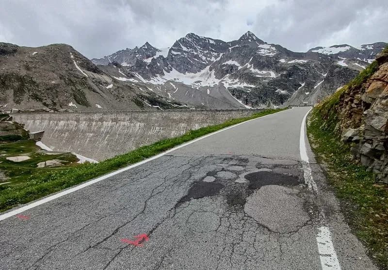 CERESOLE REALE - Si riasfalta la provinciale che sale al Nivolet - FOTO