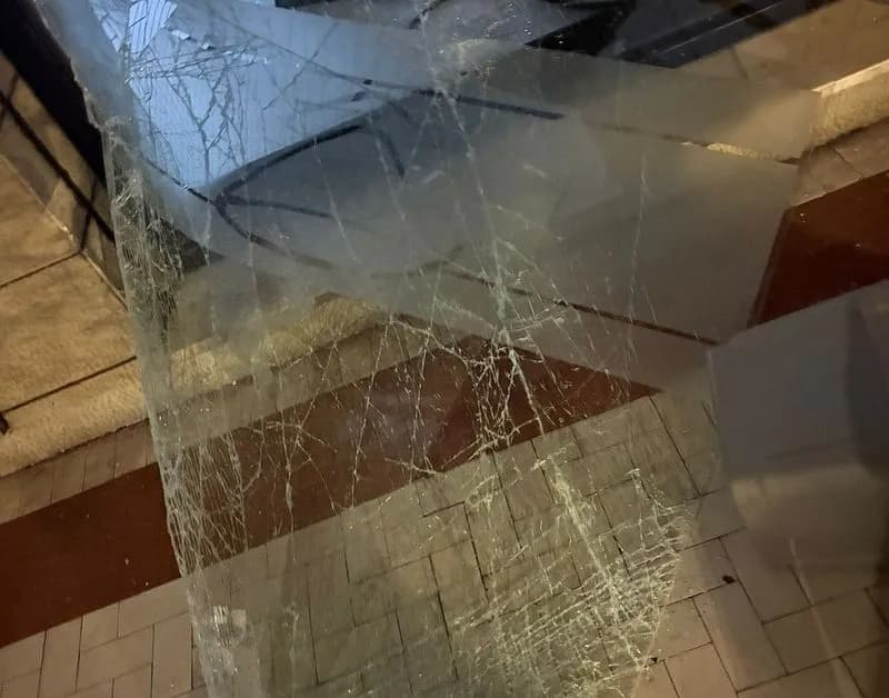 CHIVASSO - Torna a colpire la banda: «spaccata» tra via Roma e piazza Garibaldi