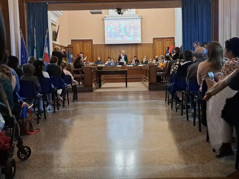 CHIVASSO - Il Comune concede la cittadinanza italiana onoraria ai minori stranieri