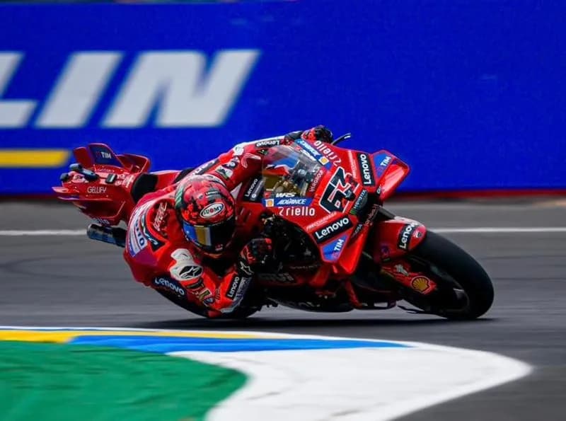 MOTO GP - Weekend stregato in Francia per Bagnaia: cade ancora e chiude sedicesimo