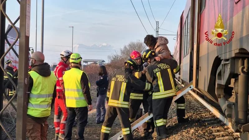 CHIVASSO - Treno contro camion, la procura di Ivrea indaga per disastro ferroviario colposo - FOTO e VIDEO
