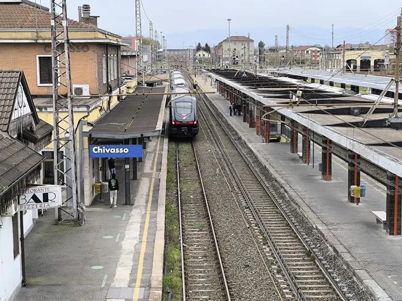 IVREA-CHIVASSO - Niente treni per due mesi, Avetta (Pd): «La Regione sospenda l'aumento del costo dei biglietti»