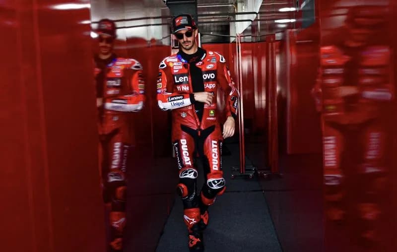 MOTO GP - Sfortuna Pecco: buca una gomma a tre giri dal termine e chiude con zero punti