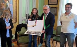 CHIVASSO - La campionessa italiana di nuoto Lara Ariagno accolta e celebrata in municipio