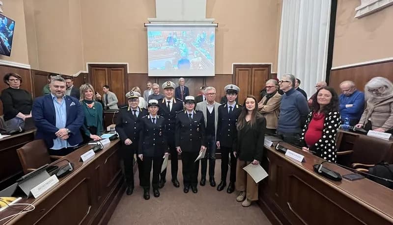 CHIVASSO - Sventano una rissa alla stazione, premiati cinque agenti della polizia locale - FOTO