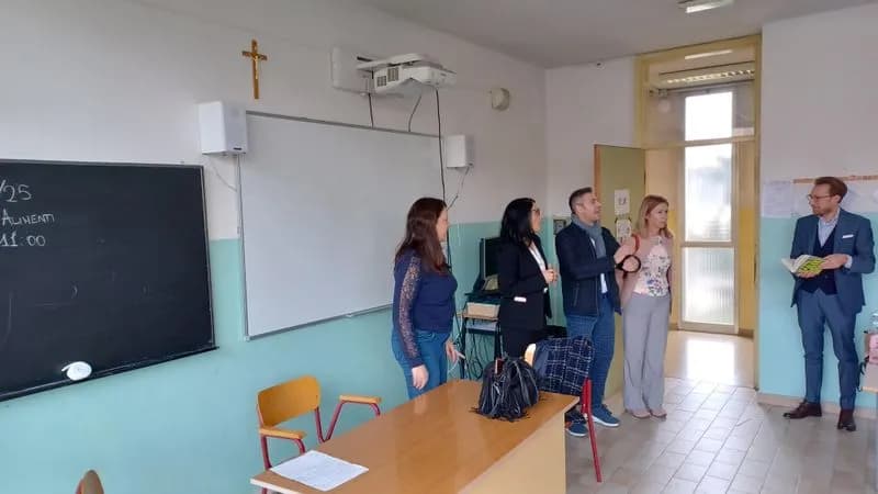 CHIVASSO - Succursale Ubertini passa al liceo Newton: «No» del Comune