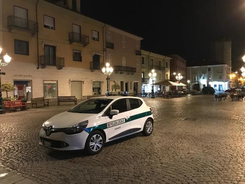 CHIVASSO - Viola il sistema informatico del Comune, agente della polizia locale sospeso dal servizio