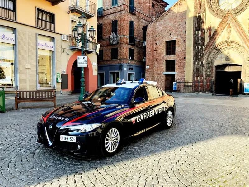 CHIVASSO - Palpeggia al seno una ragazzina, giovane arrestato dai carabinieri