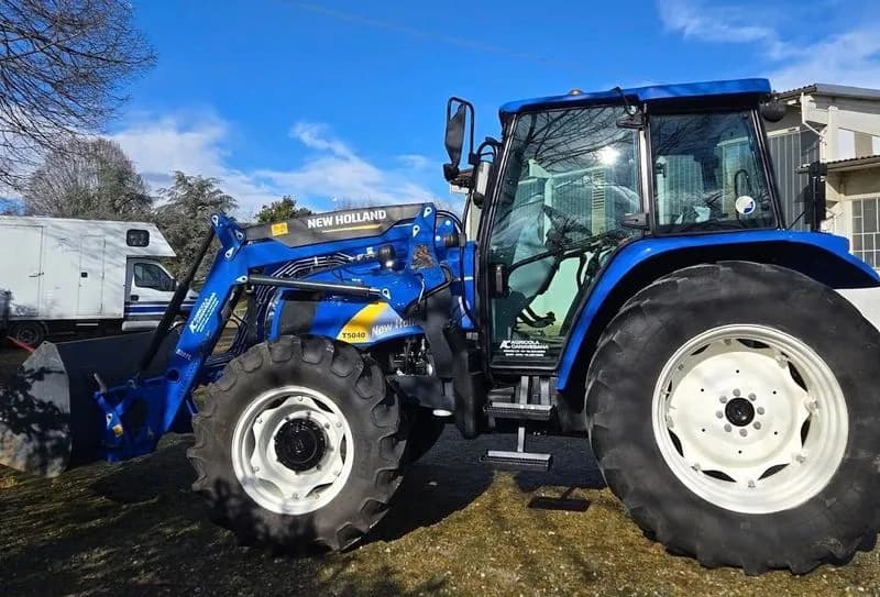 CICONIO - Ladri scatenati, rubato un trattore: appello sui social per trovarlo