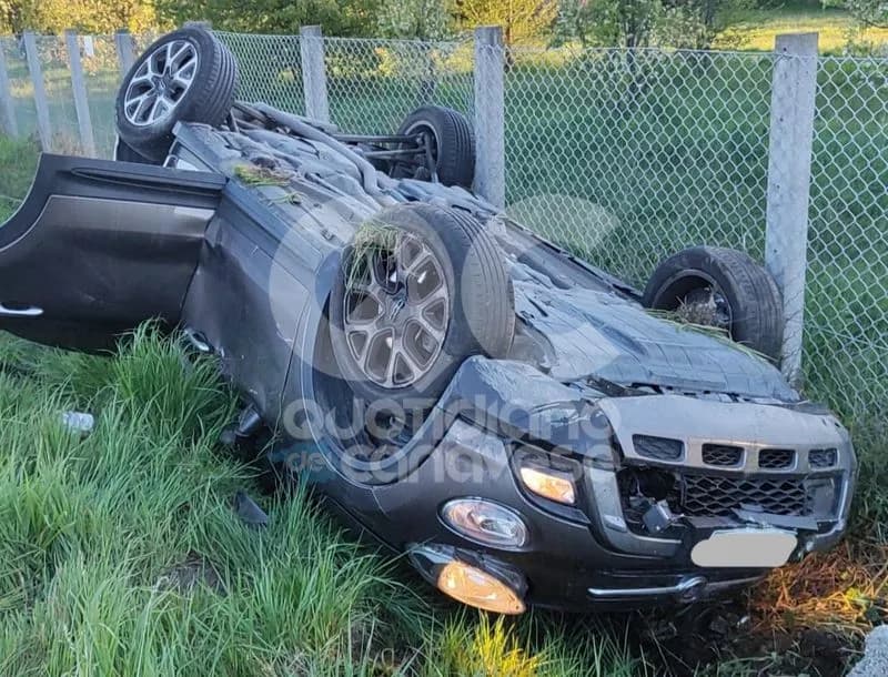 CIRIE' - Schianto in via Torino, vettura finisce ruote all'aria nel fosso: un automobilista ferito - FOTO