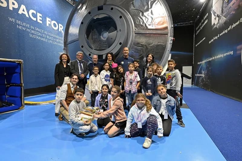 CIRIE' - I bimbi della primaria Ciari a «lezione» con l'astronauta italiano Luca Parmitano - FOTO