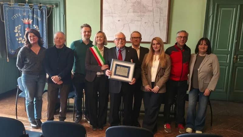 CUORGNE' - Il mitico presidente onorario del Vallorco, Antonio Cesarino, premiato in municipio - FOTO