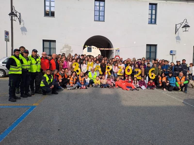 CUORGNE' - In 200 alla «Camminata in rosa»: aiutato lo sportello di ascolto di «Casa delle Donne» - FOTO