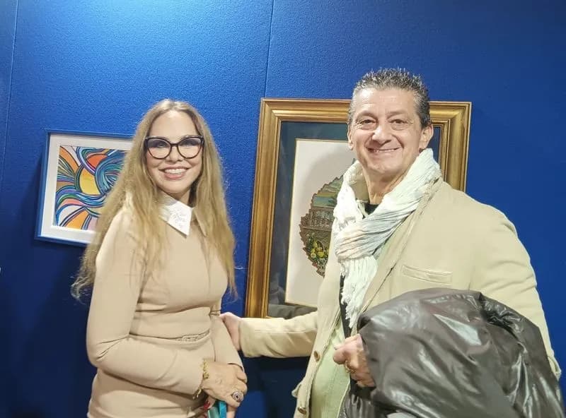 CUORGNE' - L'opera di «Fragri» esposta al Festival dell'arte di Sanremo conquista anche Ornella Muti - FOTO