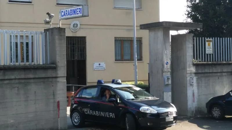 CUORGNE' - Gazzarra davanti al bar, tempestivo intervento dei carabinieri con lo spray: fermato un uomo
